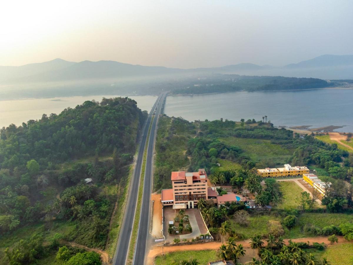 Sterling Karwar Otel Dış mekan fotoğraf